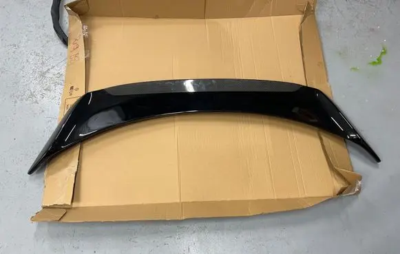 Tailgate/trunk spoiler