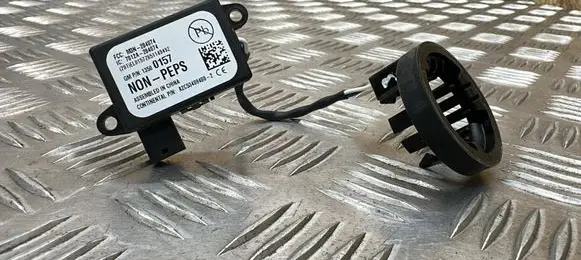 Opel Zafira C Immobilizer control unit/module 13500157