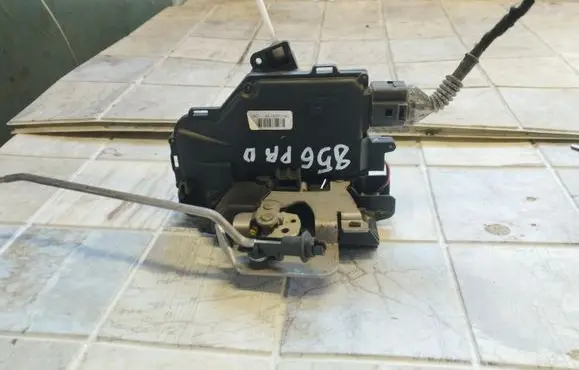 Audi A4 S4 B6 8E 8H Front door lock 8E1837016C