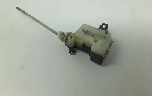 Skoda Octavia Mk2 (1Z) Central locking motor 1M0959781A 1Z0810773