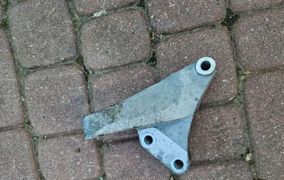 Buick Encore I Engine mounting bracket 55567043