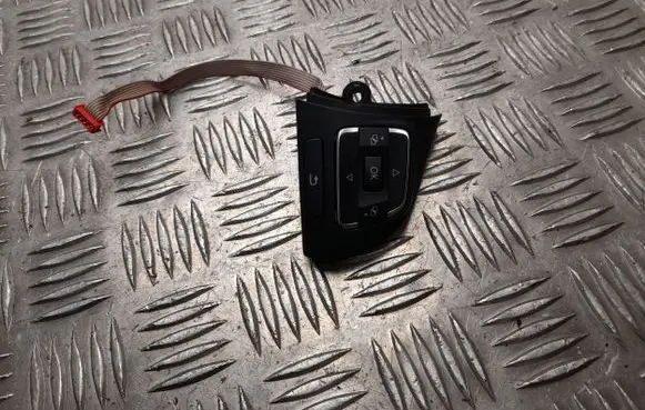 Steering wheel buttons/switches