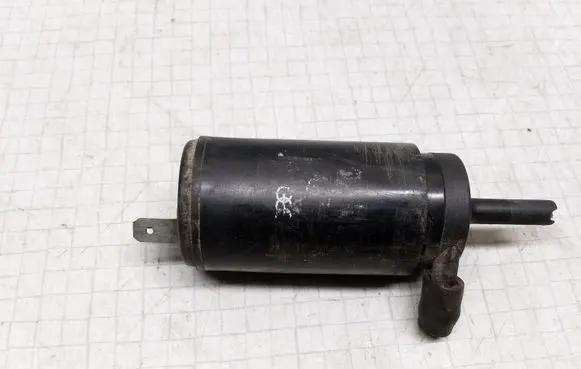 Volkswagen Jetta II Windscreen/windshield washer pump