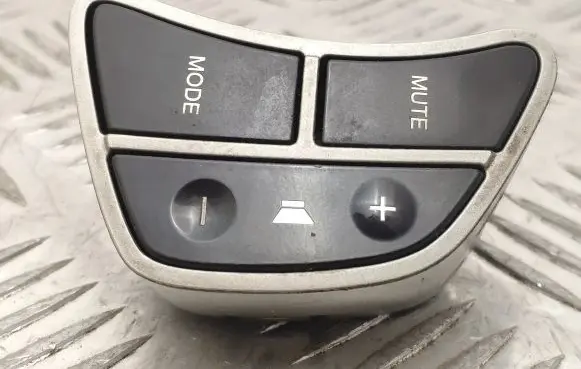 KIA Ceed Steering wheel buttons/switches 