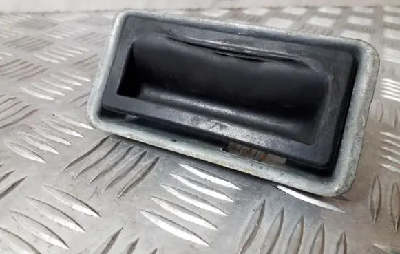 Tailgate opening switch