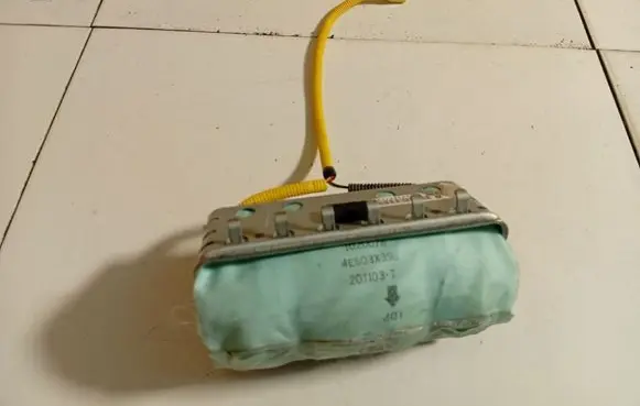 Subaru Legacy Passenger airbag 1020078