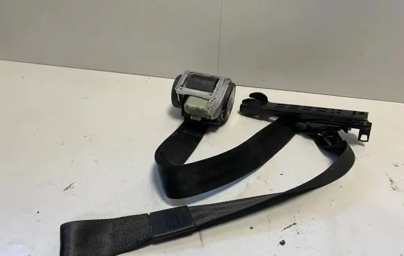 Audi A3 S3 8P Front seatbelt 8P3857706A 601854000B 25082004