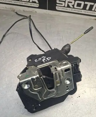 Mercedes-Benz C W203 Front door lock 2037200435