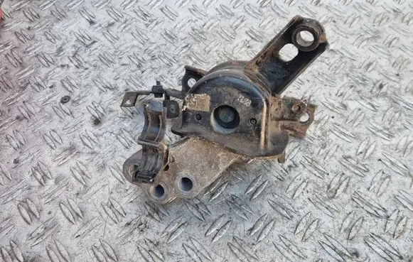 Engine mount bracket
