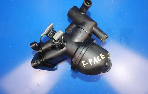 Jaguar F-Pace Thermostat housing G4D33575AD