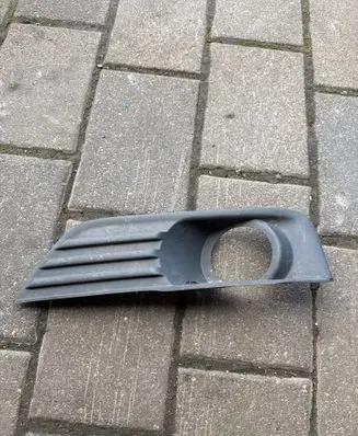 Ford Focus Front fog light trim/grill 4M5119952A