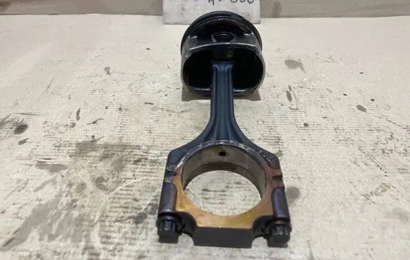 Volkswagen Touran II Piston with connecting rod