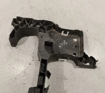 Renault Scenic II - Grand scenic II Front bumper mounting bracket 8200137496