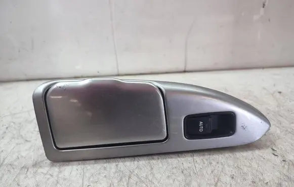 Toyota Land Cruiser (J120) Electric window control switch 8403060020