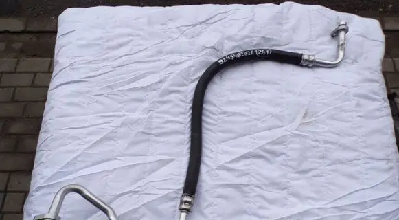 Renault Megane IV Air conditioning (A/C) pipe/hose 924546282R