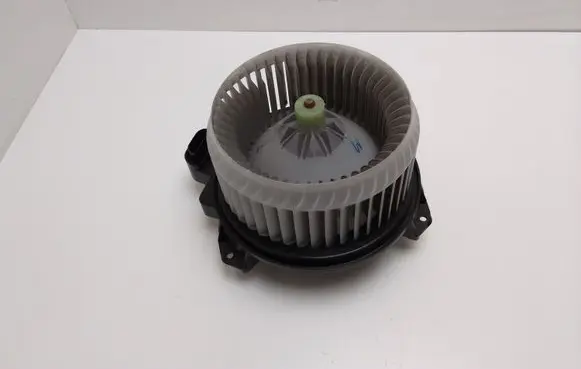 Toyota Verso-S Heater fan/blower AV2727008093