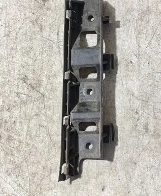 Volkswagen PASSAT B6 Front bumper mounting bracket 3C0807184