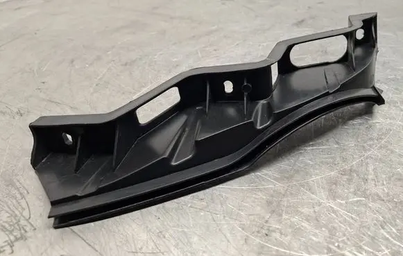 Volkswagen PASSAT B6 Front bumper mounting bracket 3C0807890