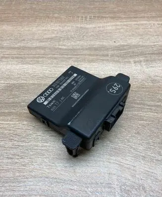Volkswagen Golf V Gateway control module 1K0907530E 1K0907951