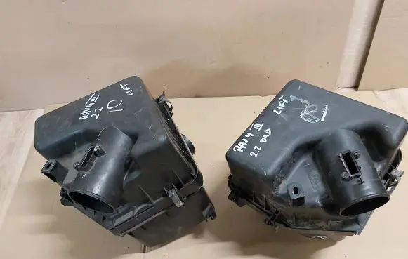 Toyota RAV 4 (XA30) Air filter box cover 