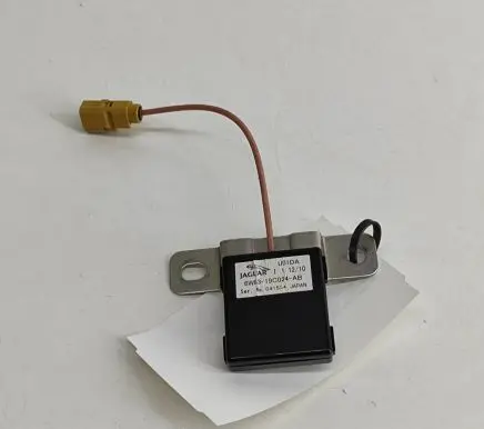 Jaguar XK - XKR Aerial antenna amplifier 6W8319C024AB