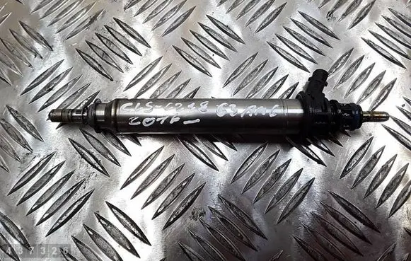 Mercedes-Benz CLS C218 X218 Fuel injector A2780700687