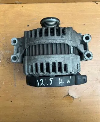 BMW 3 E90 E91 Generator/alternator 7550469