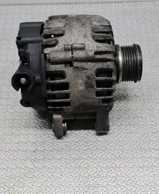 Peugeot 208 Generator/alternator 9818677980 2713135A 217212317