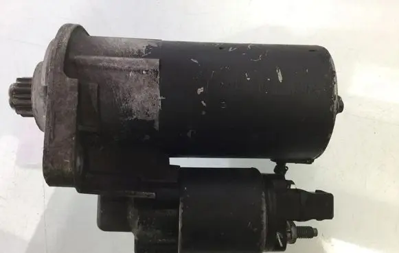 Volkswagen Golf IV Starter motor 020911023F