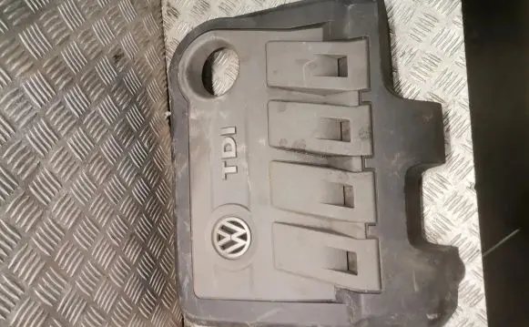 Volkswagen Golf VI Engine cover (trim)