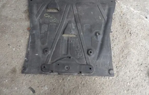 Renault Captur Engine splash shield/under tray 758905940r