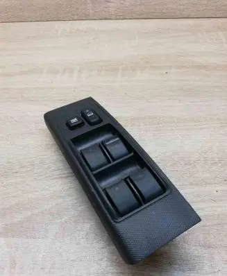Toyota Corolla Verso AR10 Electric window control switch 848200f010