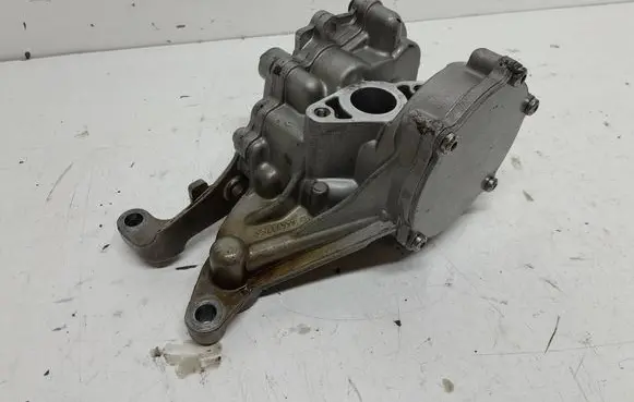 Opel Insignia A Oil pump 55573786