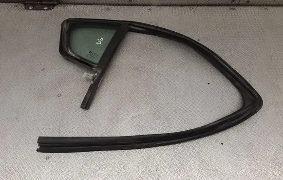 Chevrolet Volt I Rear vent window glass 