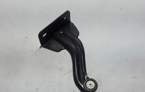 Chrysler Pacifica Sliding door upper roller guide/hinge 68235306AA