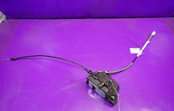 BMW X3 E83 Front door lock 