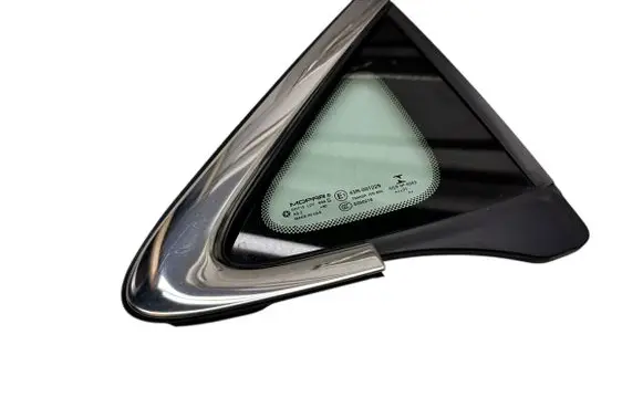 Chrysler Pacifica Front triangle window/glass 68227745AE 1101211266