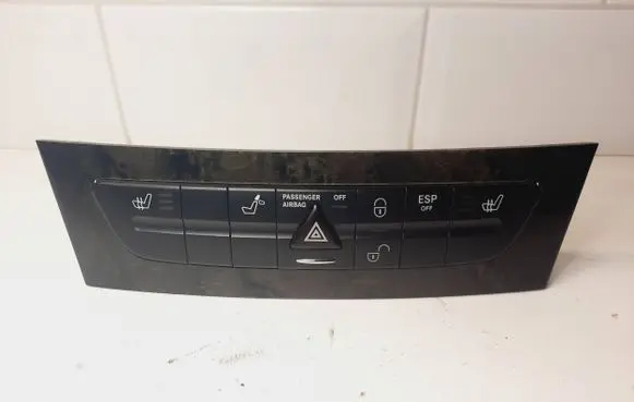 Mercedes-Benz E W211 Hazard light switch 2118210558 03752322