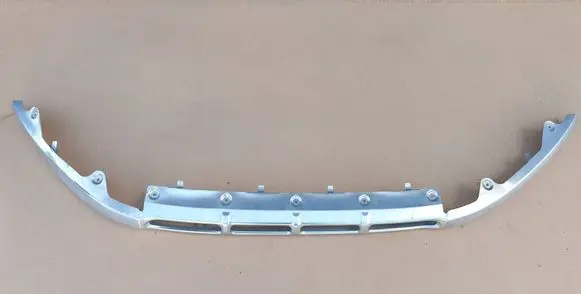Front bumper lip
