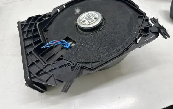 BMW 1 F20 F21 Subwoofer speaker 9210148