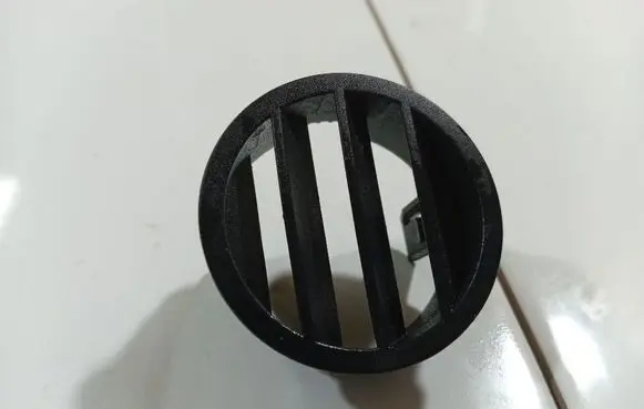 Toyota Avensis T250 Dash center air vent grill