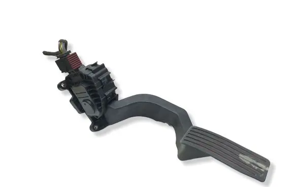 Jeep Cherokee Accelerator throttle pedal D1930104648