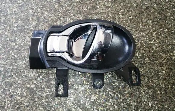Nissan Juke I F15 Front door interior handle