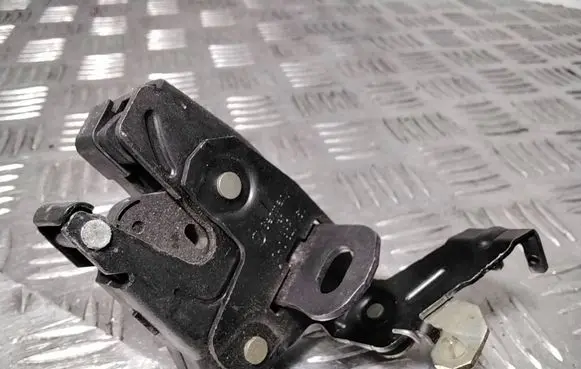Loading door lock
