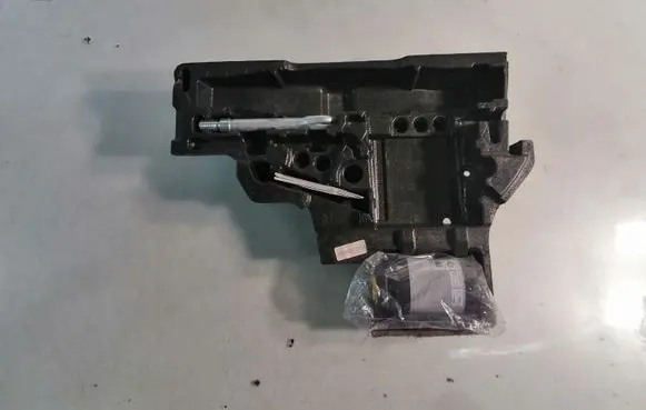Mercedes-Benz GLK (X204) Other trunk/boot trim element A2048982914