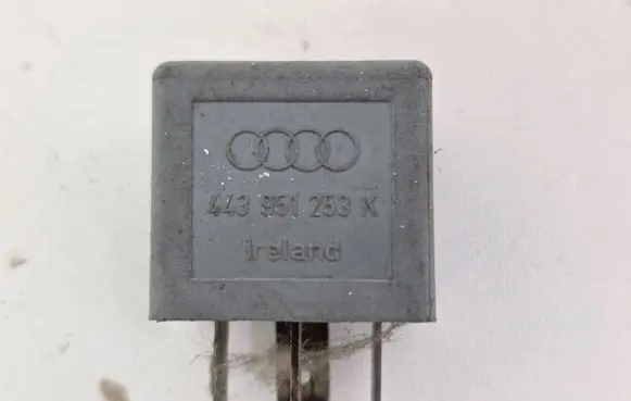 Volkswagen Golf III Other relay 443951253K