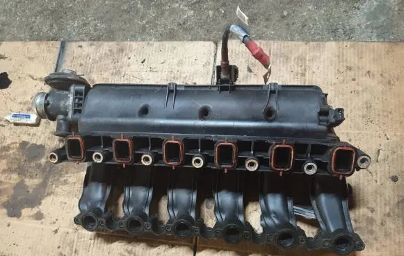 BMW 5 E39 Intake manifold 2247439