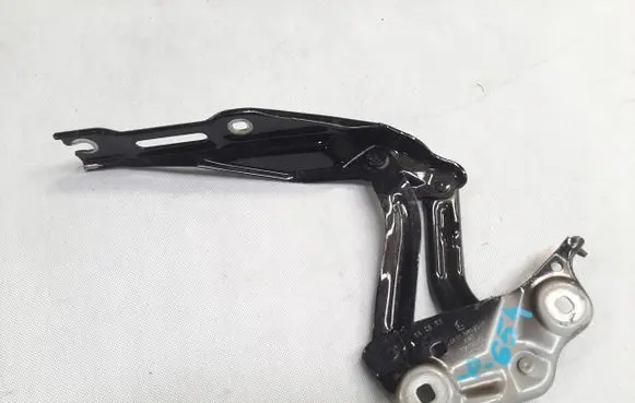 Skoda Kamiq Tailgate hinge 