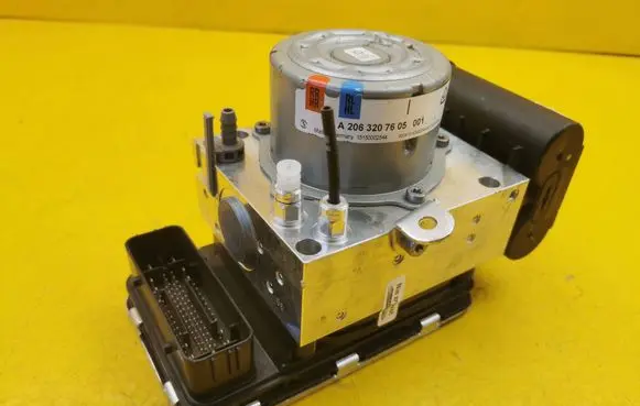 Mercedes-Benz C W206 Air suspension compressor/pump A2069010708