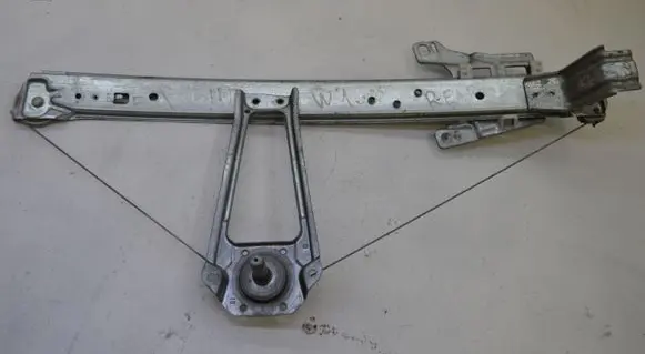 Rear door manual window regulator